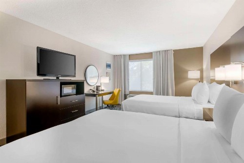 Comfort Inn & Suites Near Universal Orlando Resort-Convention Ctr - image 7
