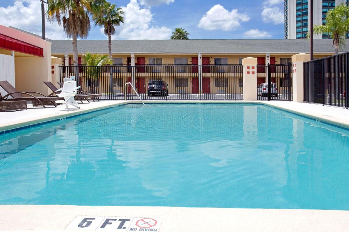 Super 8 by Wyndham Orlando International Drive - main image