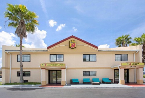 Super 8 by Wyndham Orlando International Drive - image 15