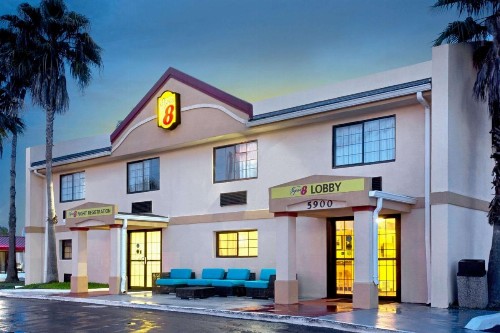 Super 8 by Wyndham Orlando International Drive - image 19
