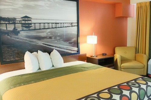 Super 8 by Wyndham Orlando International Drive - image 4
