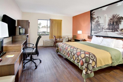 Super 8 by Wyndham Orlando International Drive - image 5
