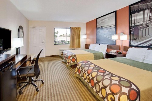 Super 8 by Wyndham Orlando International Drive - image 9