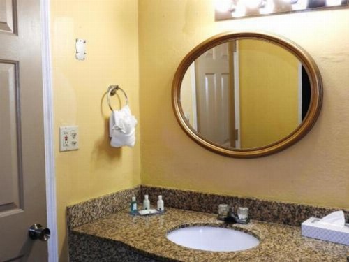 Quality Inn - image 22