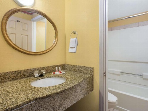 Quality Inn - image 26