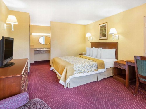 Quality Inn - image 33
