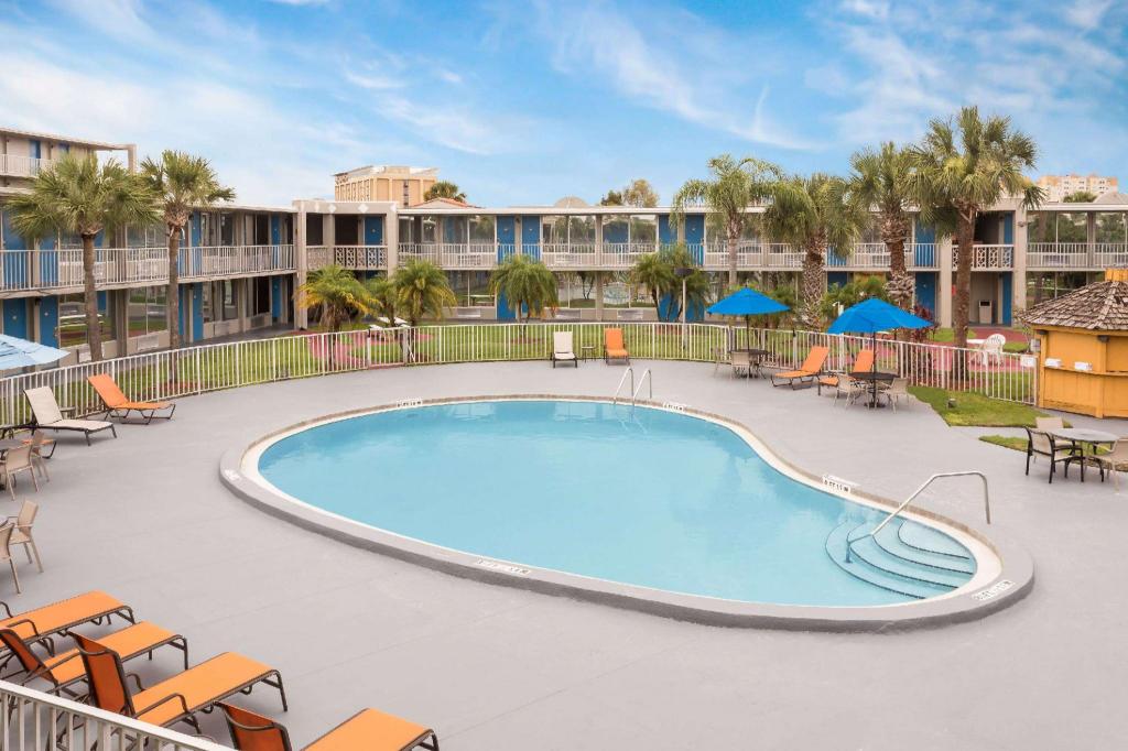 Quality Inn - image 4