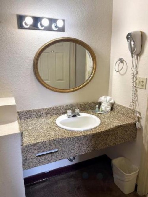 Quality Inn - image 44