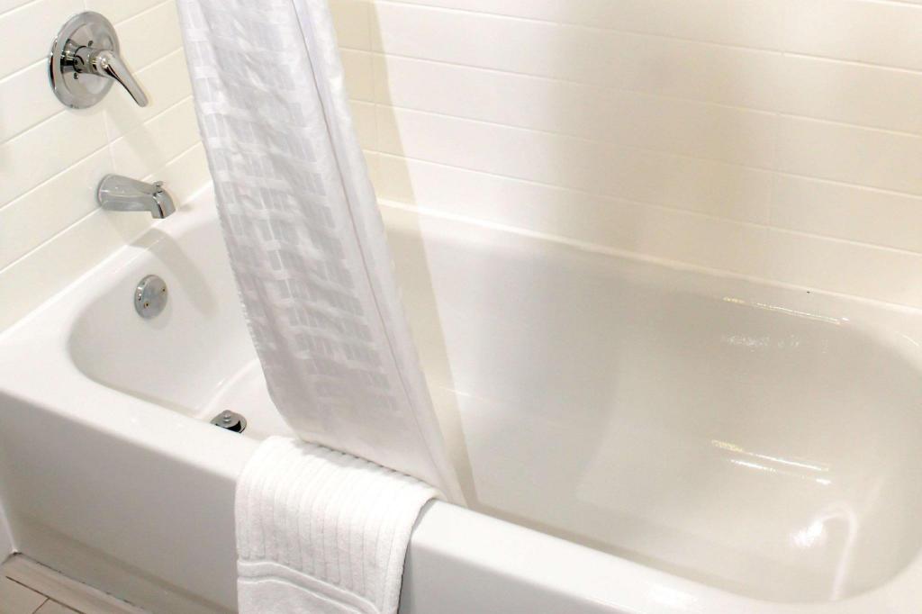 Quality Inn - image 7