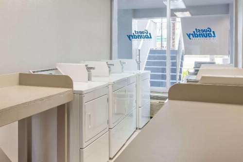Quality Inn - image 8