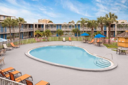 Quality Inn - image 9