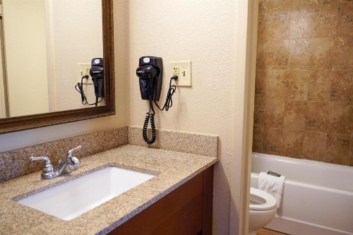 Rosen Inn Closest to Universal - image 13