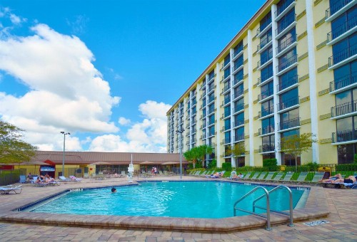 Rosen Inn Closest to Universal - image 17