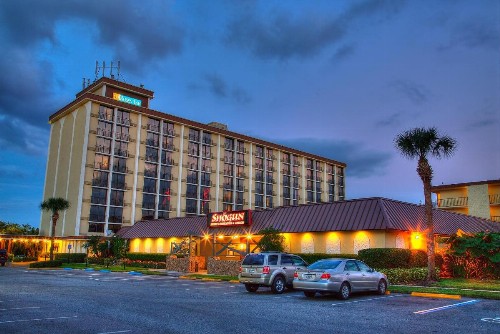 Rosen Inn Closest to Universal - image 18