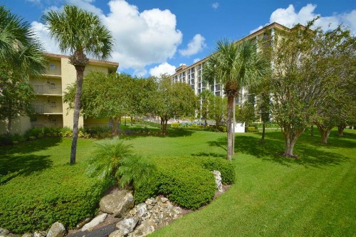 Rosen Inn Closest to Universal - image 20