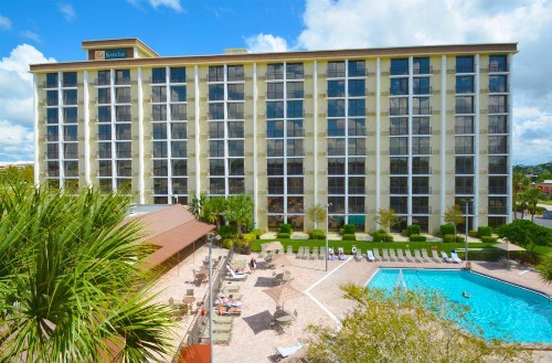 Rosen Inn Closest to Universal - image 23