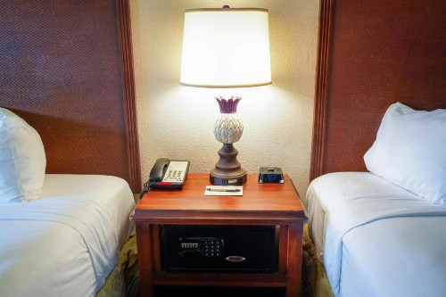 Rosen Inn Closest to Universal - image 34