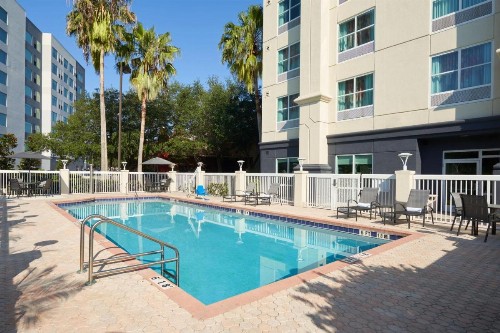 Fairfield Inn & Suites by Marriott Orlando International Drive/Convention Center - image 2