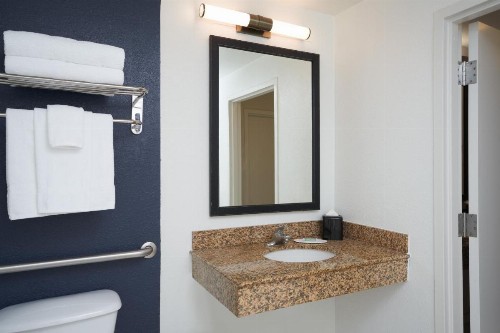 Fairfield Inn & Suites by Marriott Orlando International Drive/Convention Center - image 5