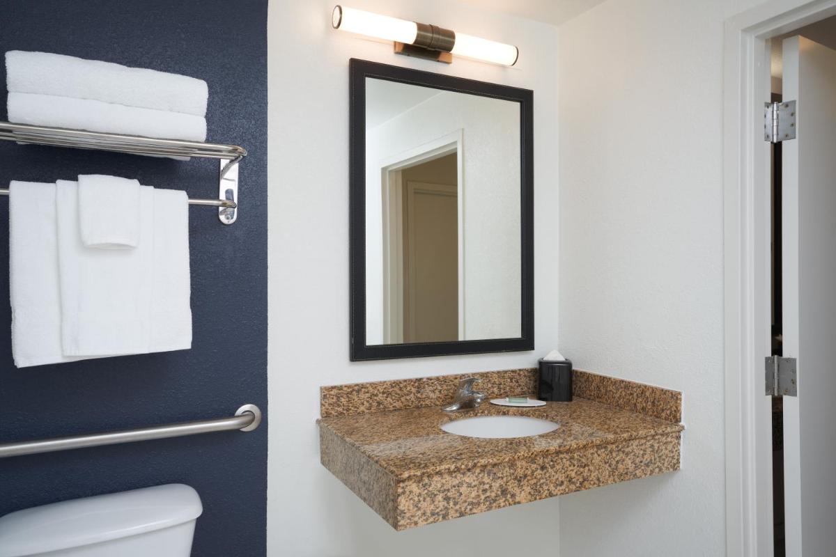 Fairfield Inn & Suites by Marriott Orlando International Drive/Convention Center - image 5