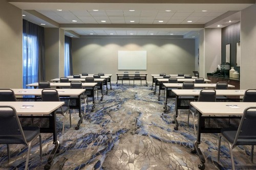 Fairfield Inn & Suites by Marriott Orlando International Drive/Convention Center - image 6