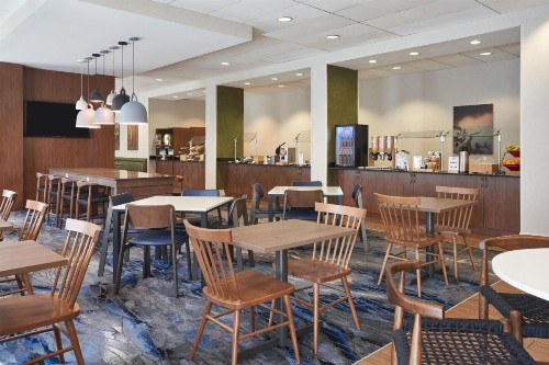 Fairfield Inn & Suites by Marriott Orlando International Drive/Convention Center - image 8