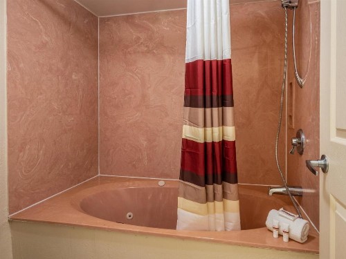 Red Roof Inn Orlando South - Florida Mall - image 26