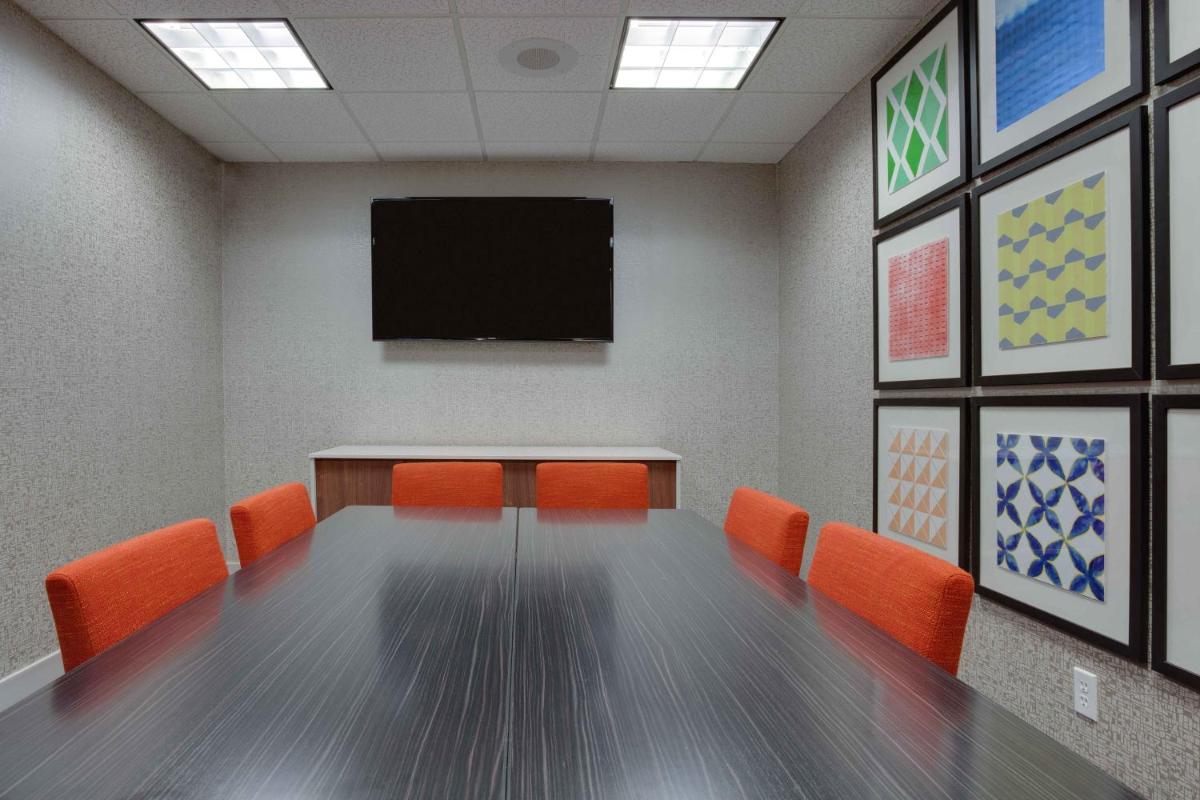 Holiday Inn Express & Suites Orlando International Airport an IHG Hotel - image 4