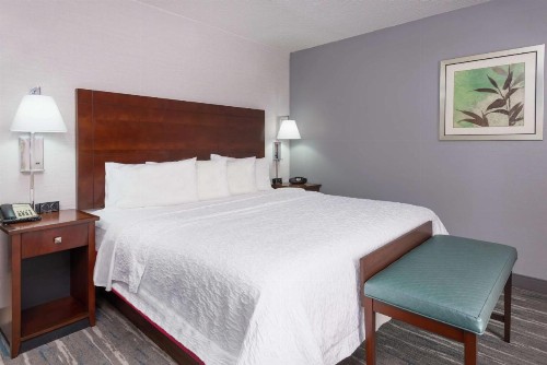 Hampton Inn & Suites Orlando Airport at Gateway Village - image 17