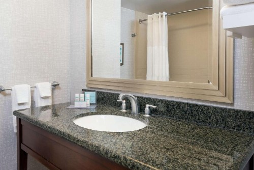 Hampton Inn & Suites Orlando Airport at Gateway Village - image 21