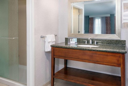 Hampton Inn & Suites Orlando Airport at Gateway Village - image 23