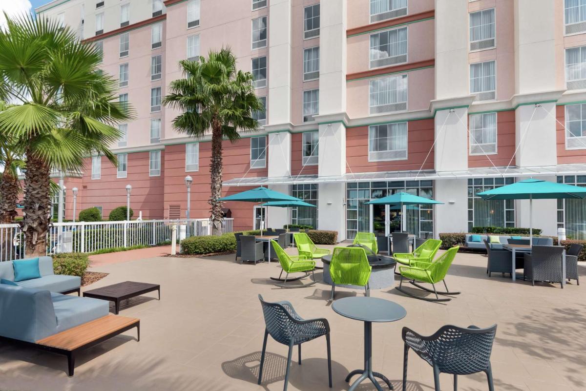 Hampton Inn & Suites Orlando Airport at Gateway Village - image 3