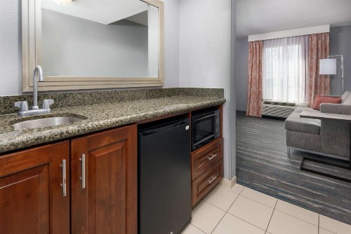 Hampton Inn & Suites Orlando Airport at Gateway Village - image 32