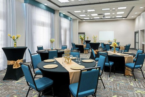 Hampton Inn & Suites Orlando Airport at Gateway Village - image 35