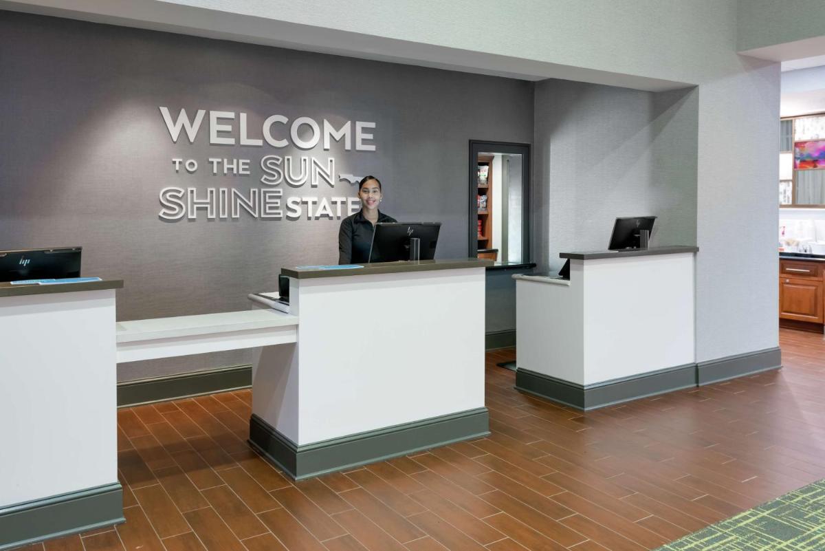 Hampton Inn & Suites Orlando Airport at Gateway Village - image 6