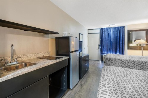 Econo Lodge International Drive - image 33