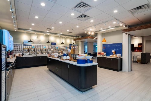 Holiday Inn Express & Suites Orlando- Lake Buena Vista an IHG Hotel - image 2
