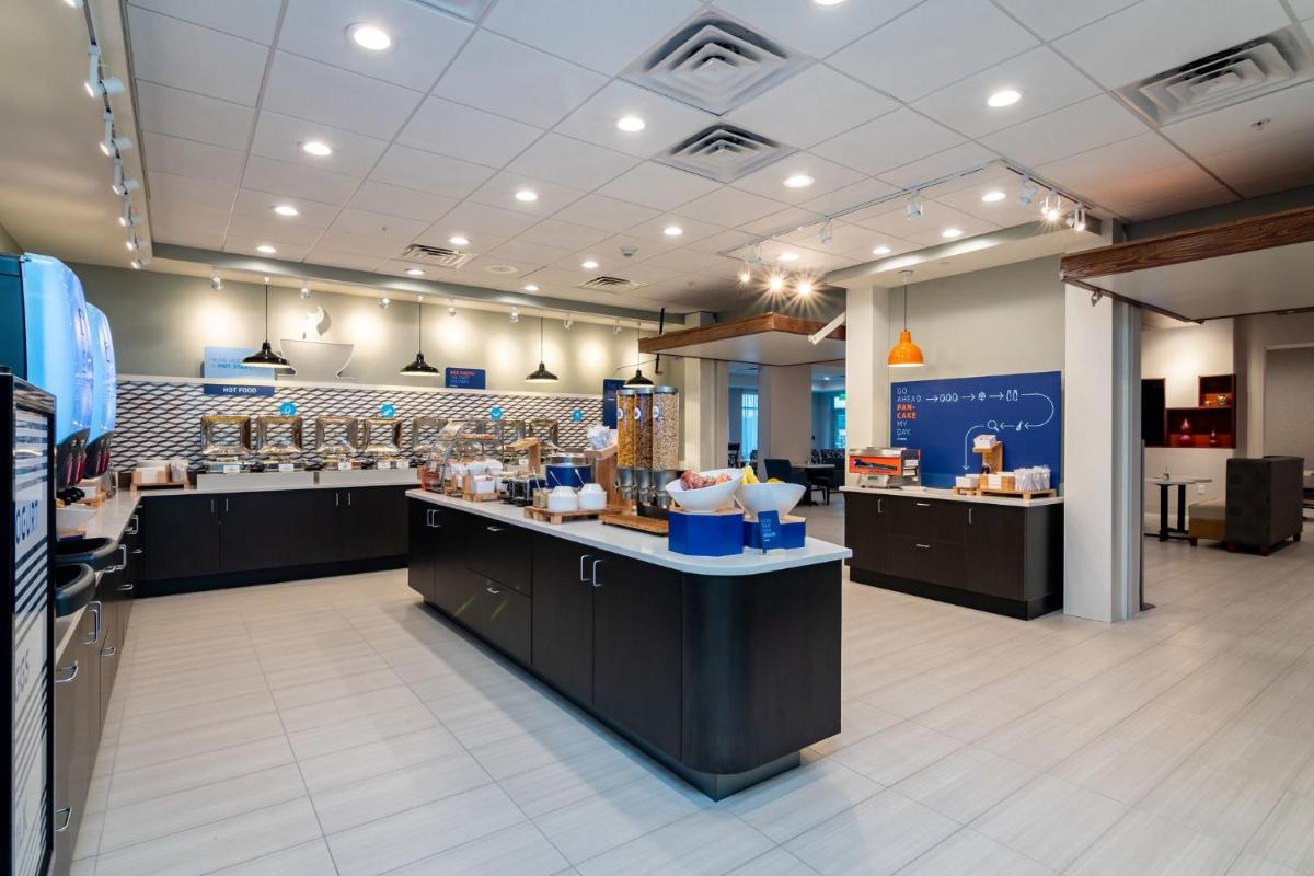 Holiday Inn Express & Suites Orlando- Lake Buena Vista an IHG Hotel - image 2