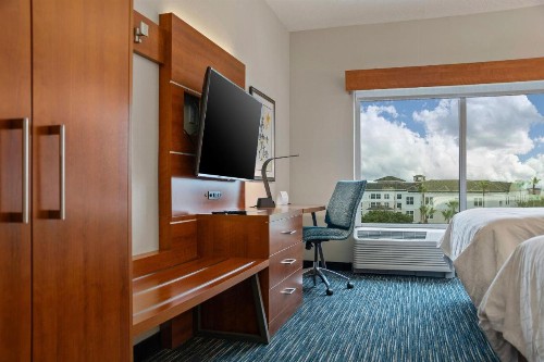 Holiday Inn Express & Suites Orlando- Lake Buena Vista an IHG Hotel - image 3
