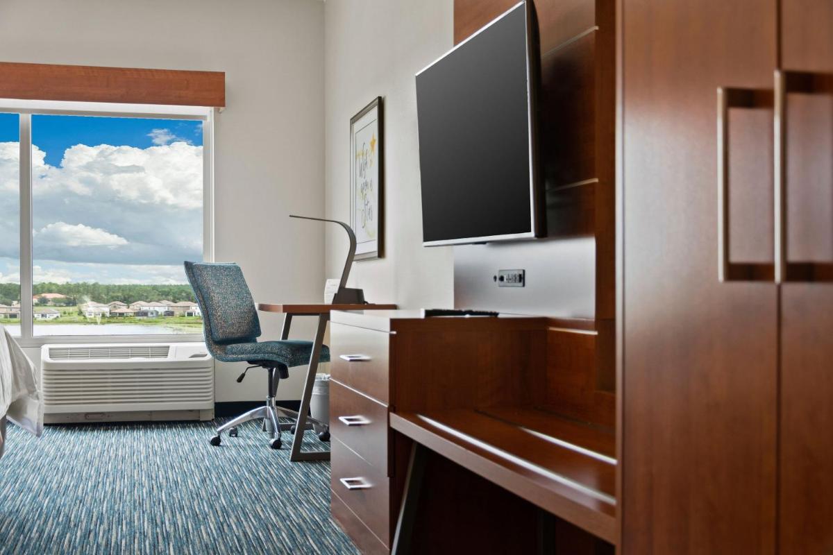 Holiday Inn Express & Suites Orlando- Lake Buena Vista an IHG Hotel - image 5