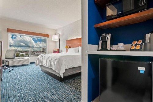 Holiday Inn Express & Suites Orlando- Lake Buena Vista an IHG Hotel - image 7