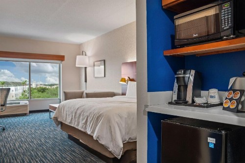 Holiday Inn Express & Suites Orlando- Lake Buena Vista an IHG Hotel - image 8