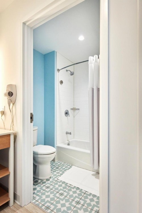Universal’s Endless Summer Resort – Dockside Inn and Suites - image 4