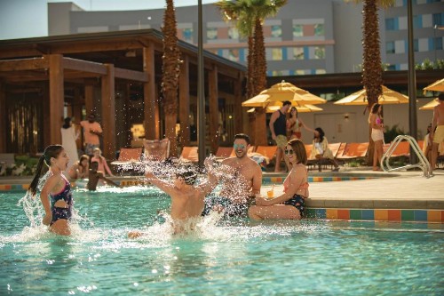 Universal’s Endless Summer Resort – Dockside Inn and Suites - image 5