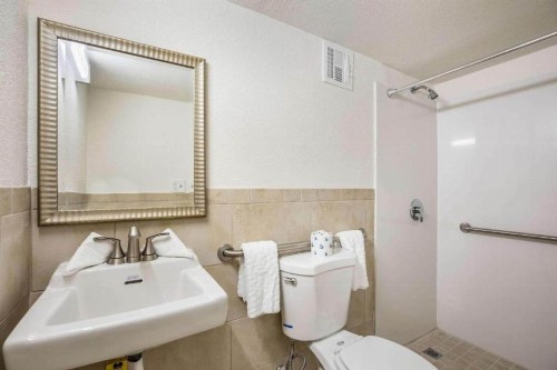 Econo Lodge - image 18