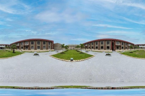 Econo Lodge - image 2