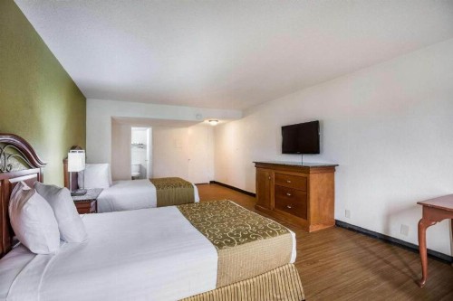Econo Lodge - image 33