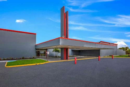 Econo Lodge - image 4