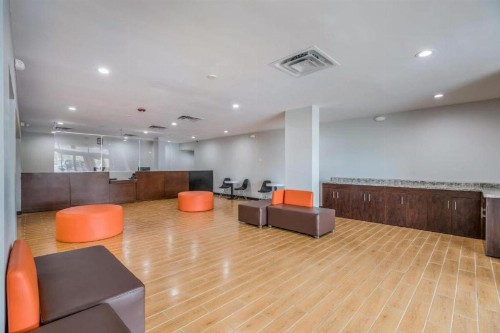 Econo Lodge - image 5