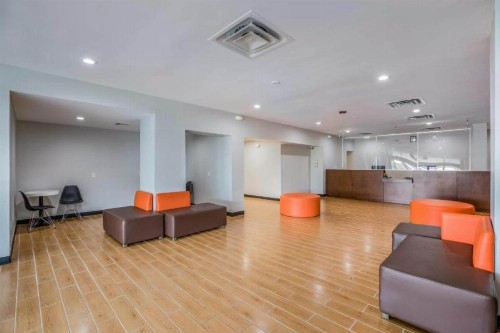 Econo Lodge - image 9